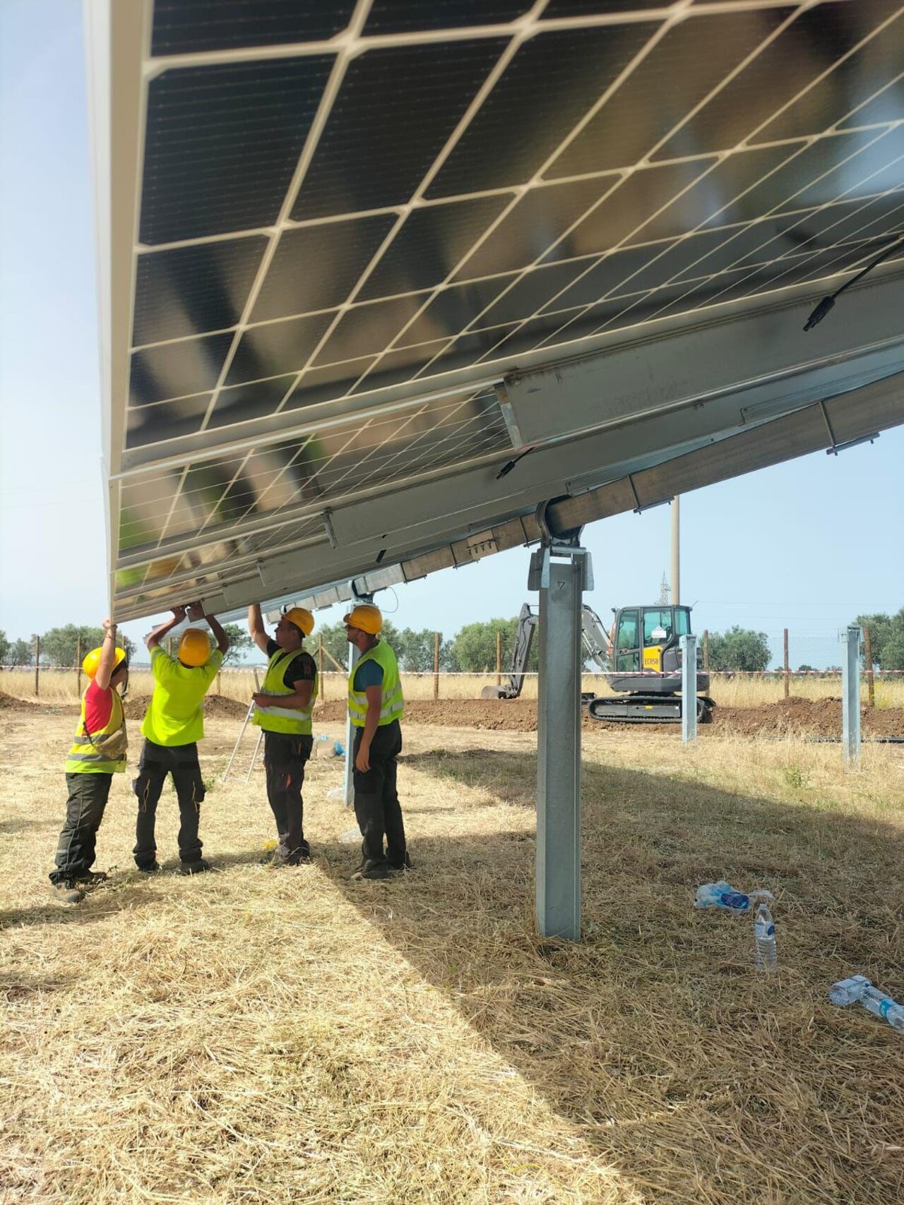 Modulmontage von unten, Solarpark Tarquinia