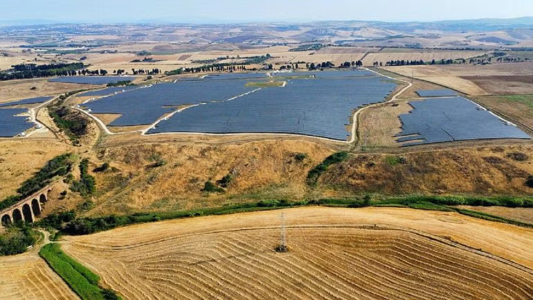 Solarpark Tarquinia Luftaufnahme
